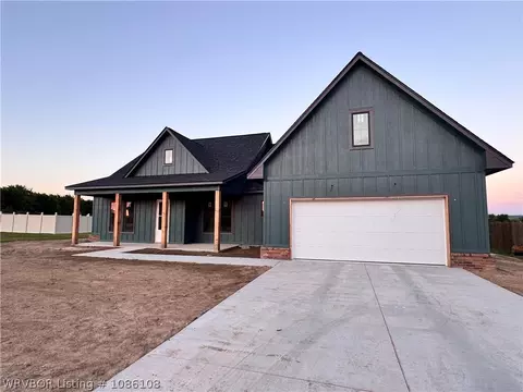 2008 Prairie Fire Dr, Sallisaw, OK 74955