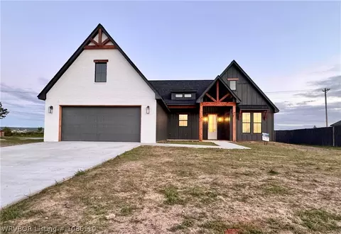 2042 Prairie Fire Dr, Sallisaw, OK 74955