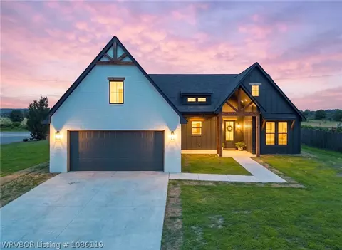 2042 Prairie Fire Dr, Sallisaw, OK 74955