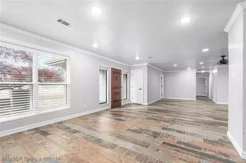 Living - 3001 S 106th Cir, Fort Smith, AR 72903 photo 2 of 7