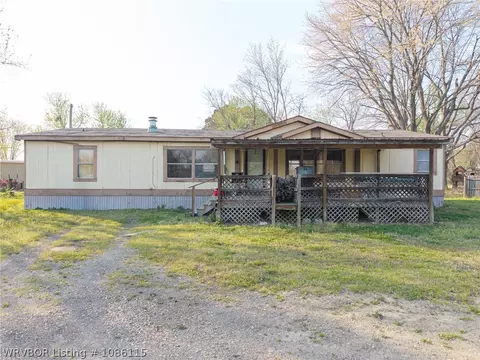 300 Park Ln, Pocola, OK 74902