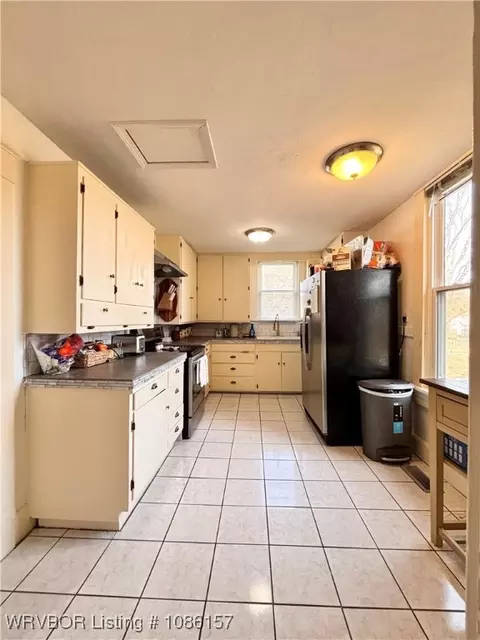 Kitchen - 1214 N 34th St, Fort Smith, AR 72904 photo 2 of 5