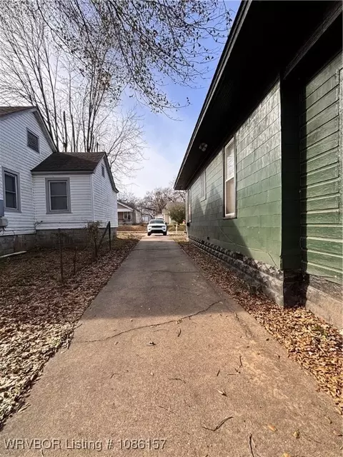 Entry Way - 1214 N 34th St, Fort Smith, AR 72904 photo 4 of 4
