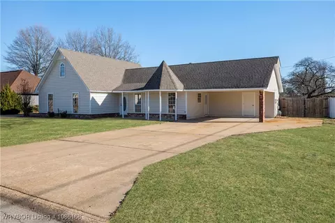504 Honeysuckle Ln, Trumann, AR 72472 photo 2