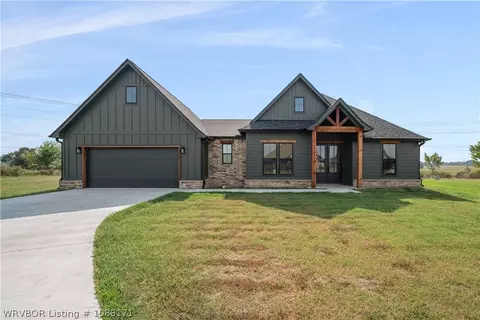2052 Prairie Fire Dr, Sallisaw, OK 74955