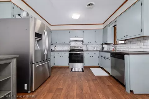 Kitchen - 1923 Utica St, Fort Smith, AR 72901 photo 2 of 3