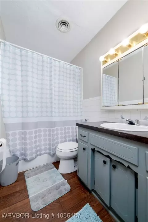 Bath - 1923 Utica St, Fort Smith, AR 72901 photo 2 of 2