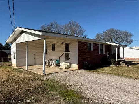 Exterior - 811 S Division St, Lavaca, AR 72941 photo 2 of 4