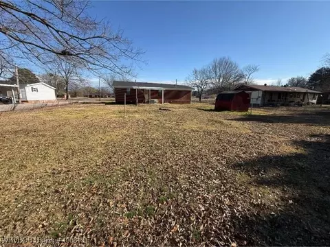 Exterior - 811 S Division St, Lavaca, AR 72941 photo 3 of 4
