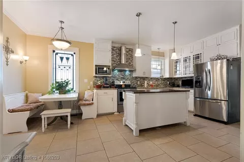 Kitchen - 1112 S 21st St, Fort Smith, AR 72901 photo 2 of 10