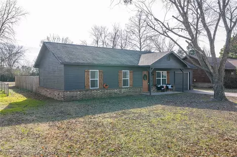 Exterior - 105 W Houston St, Lavaca, AR 72941 photo 3 of 6