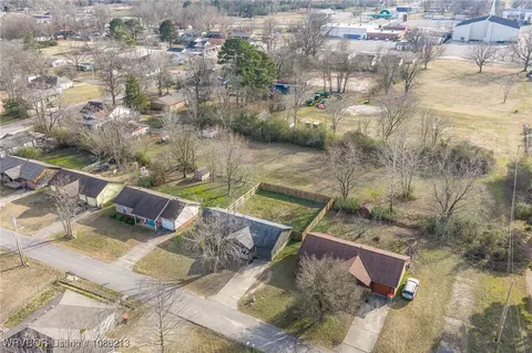 View/Area - 105 W Houston St, Lavaca, AR 72941 photo 4 of 5