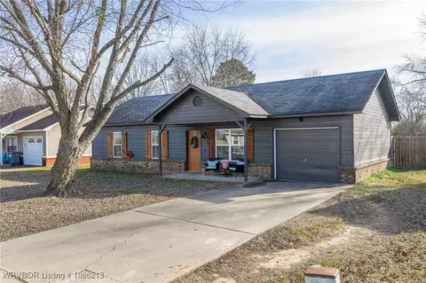 105 W Houston St, Lavaca, AR 72941