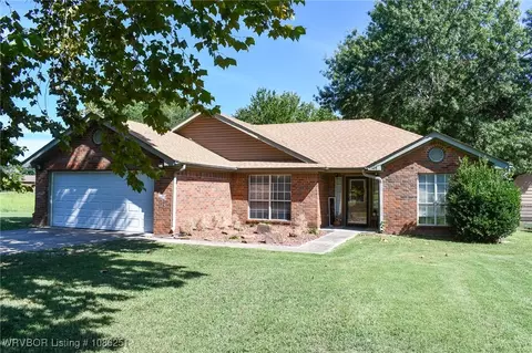 1108 N Bermuda Dr, Stigler, OK 74462