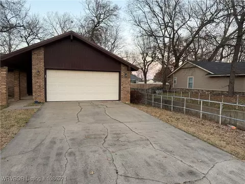 3325 Londonderry Rd, Fort Smith, AR 72908 photo 2