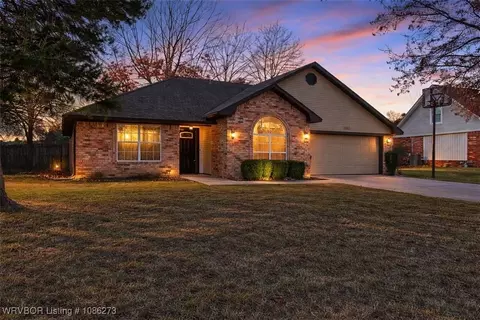 1011 Fairview Ln, Greenwood, AR 72936