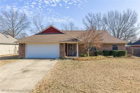 638 Meadowbrook Dr, Alma, AR 72921