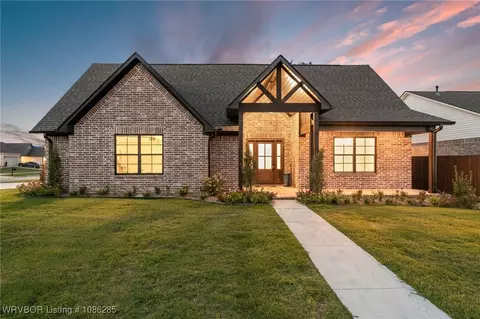 8301 Mclaren Dr, Fort Smith, AR 72916