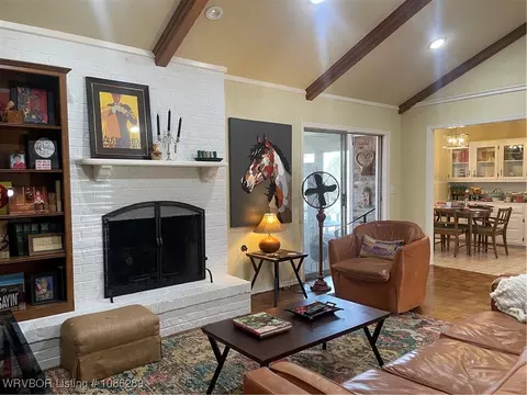 Living - 7715 Camelot Cir, Fort Smith, AR 72903 photo 2 of 3
