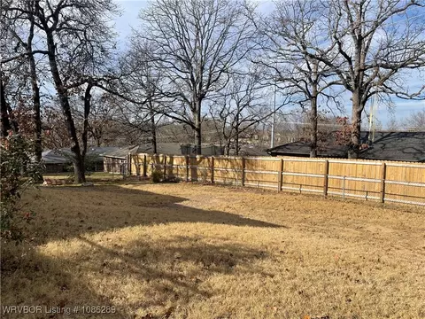 Exterior - 7715 Camelot Cir, Fort Smith, AR 72903 photo 8 of 9