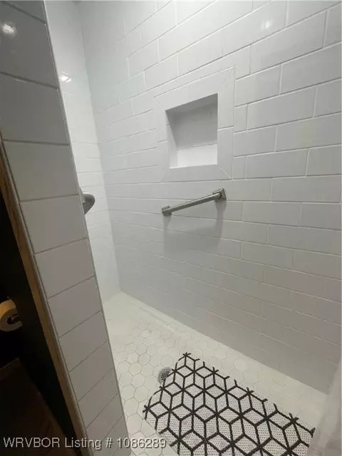 Bath - 7715 Camelot Cir, Fort Smith, AR 72903 photo 3 of 7