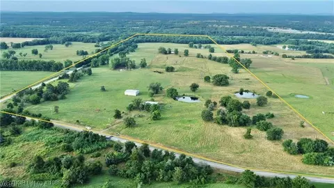 8213 N Highway 252, Lavaca, AR 72941