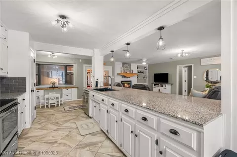 Kitchen - 14312 White Bluff Hts, Fort Smith, AR 72916 photo 2 of 2