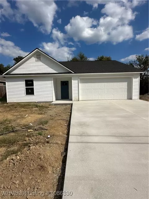 610 N Oak St, Hackett, AR 72937