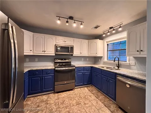 Kitchen - 8911 W Highway 252, Hackett, AR 72937 photo 2 of 4