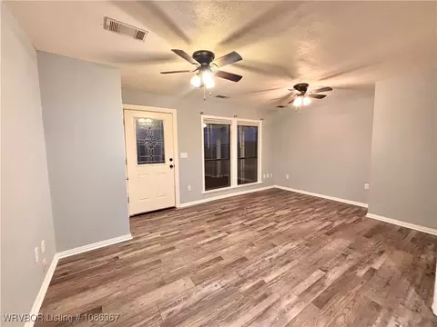 Living - 8911 W Highway 252, Hackett, AR 72937 photo 1 of 2