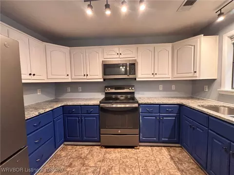 Kitchen - 8911 W Highway 252, Hackett, AR 72937 photo 1 of 4