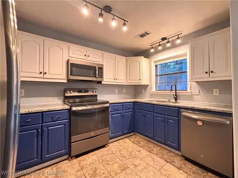 Kitchen - 8911 W Highway 252, Hackett, AR 72937 photo 4 of 4