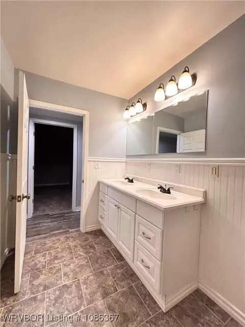 Bath - 8911 W Highway 252, Hackett, AR 72937 photo 3 of 4
