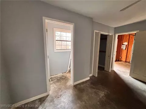 Entry Way - 8911 W Highway 252, Hackett, AR 72937 photo 3 of 3