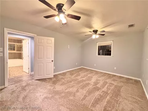 Bedroom - 8911 W Highway 252, Hackett, AR 72937 photo 2 of 6