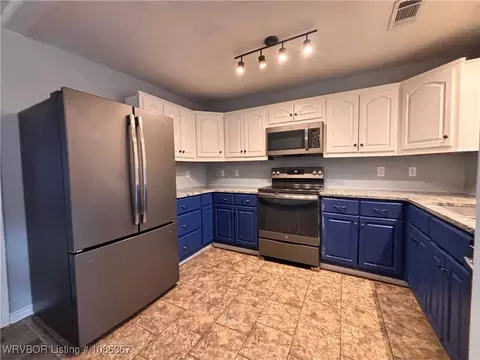 Kitchen - 8911 W Highway 252, Hackett, AR 72937 photo 3 of 4