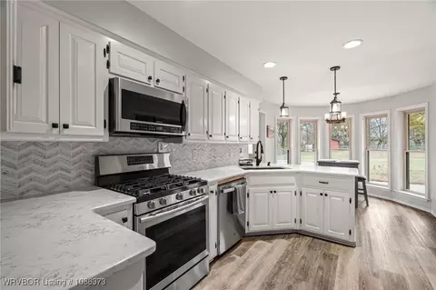 Kitchen - 4107 Mudtown Rd, Lavaca, AR 72941 photo 1 of 3