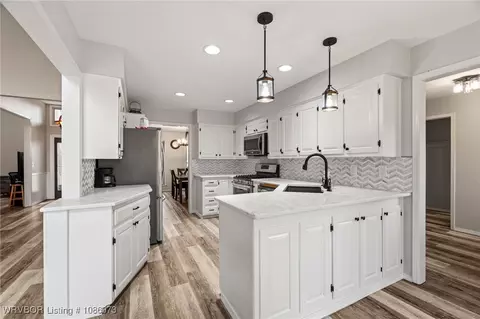 Kitchen - 4107 Mudtown Rd, Lavaca, AR 72941 photo 3 of 3