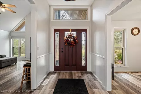 Entry Way - 4107 Mudtown Rd, Lavaca, AR 72941 photo 2 of 2