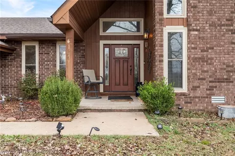 Entry Way - 4107 Mudtown Rd, Lavaca, AR 72941 photo 1 of 2