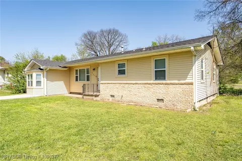 Exterior - 4607 S 22nd St, Fort Smith, AR 72901 photo 5 of 9