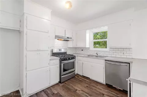 Kitchen - 4607 S 22nd St, Fort Smith, AR 72901 photo 2 of 2