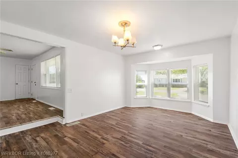 Living - 4607 S 22nd St, Fort Smith, AR 72901 photo 4 of 5