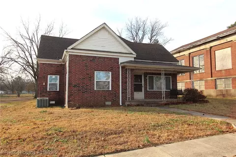 719 Main St, Charleston, AR 72933