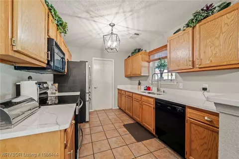 Kitchen - 1012 J St, Barling, AR 72923 photo 2 of 3