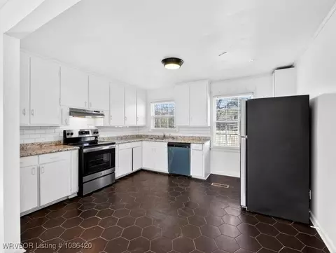 Kitchen - 315 N 41st St, Fort Smith, AR 72903 photo 2 of 3