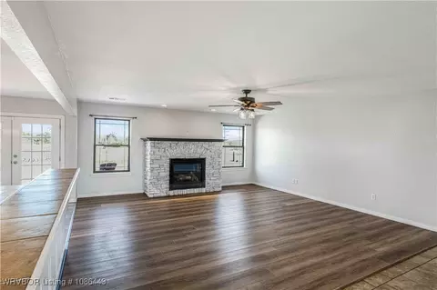 Living - 6562 Broadleaf Dr, Alma, AR 72921 photo 1 of 4