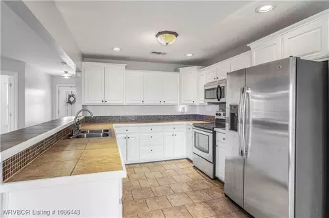 Kitchen - 6562 Broadleaf Dr, Alma, AR 72921 photo 1 of 3