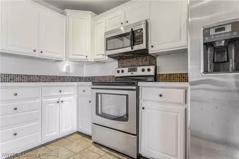 Kitchen - 6562 Broadleaf Dr, Alma, AR 72921 photo 3 of 3