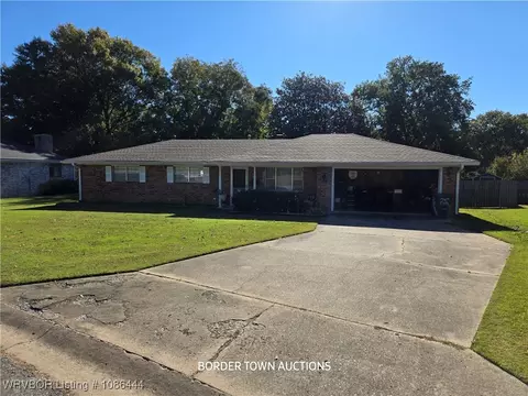 1706 Edmondson Dr, Sallisaw, OK 74955